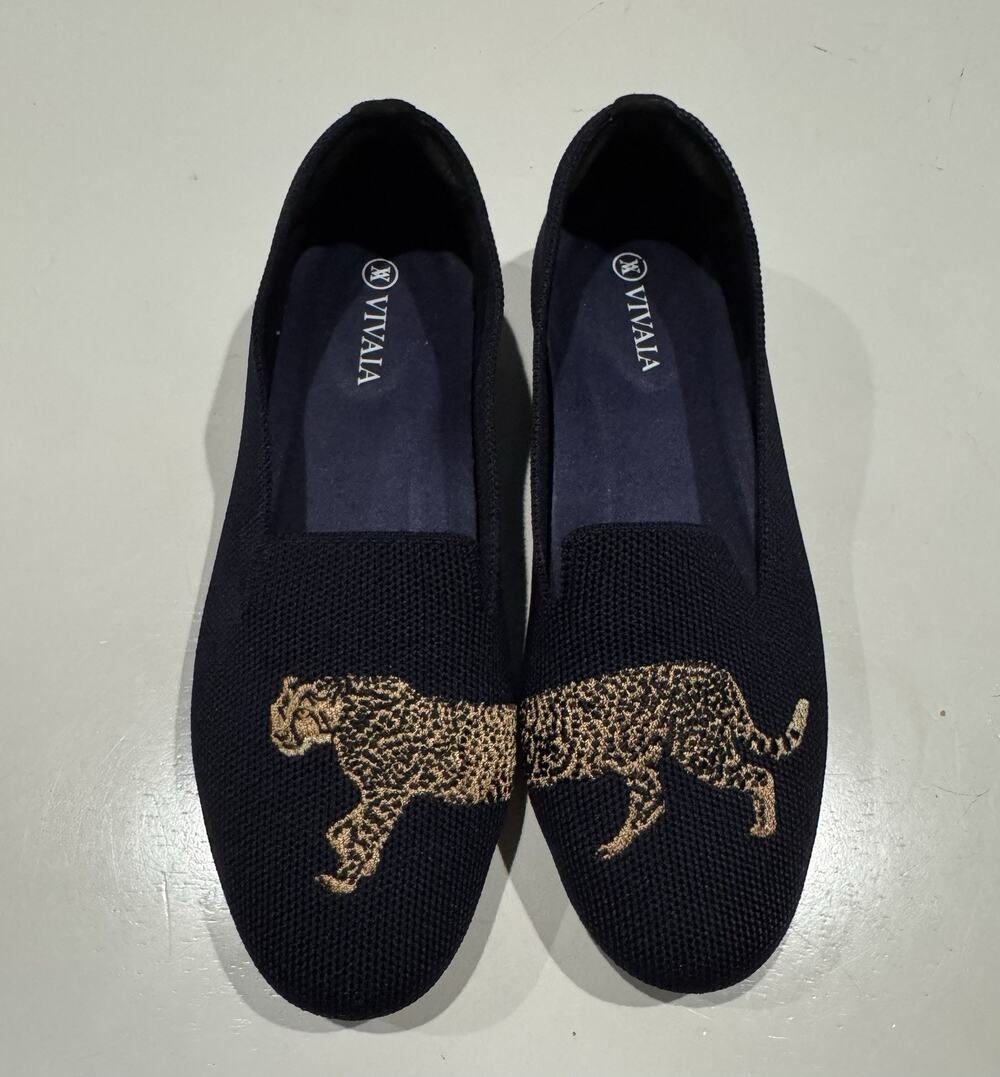 Vivaia NWOB Womens Navy Round Toe Cheetah Embroidered Audrey Flat Loafers 36.5